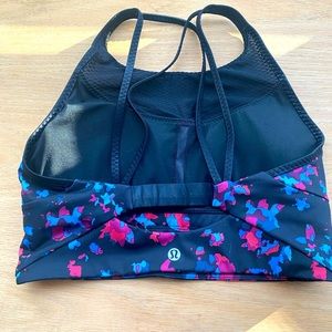 Lululemon Sports Bra Size 6 medium